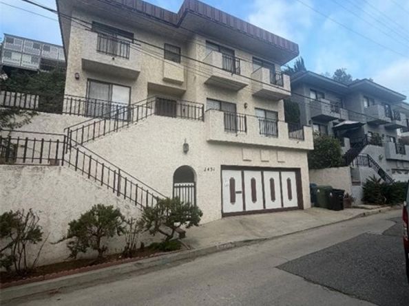 2431 Claremont, Los Angeles CA 90027
