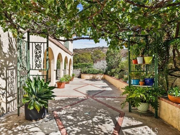 9658 Wheatland Avenue, Sunland (los Angeles) CA 91040