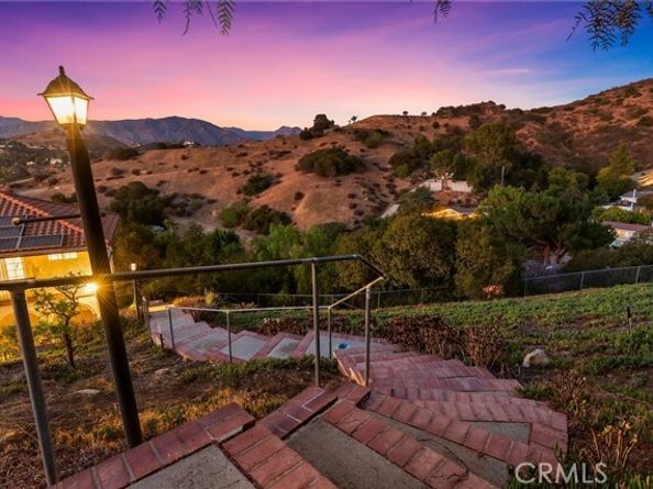 9658 Wheatland Avenue, Sunland (los Angeles) CA 91040