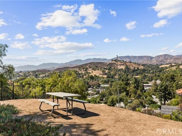 9658 Wheatland Avenue, Sunland (los Angeles) CA 91040