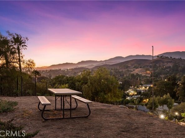 9658 Wheatland Avenue, Sunland (los Angeles) CA 91040