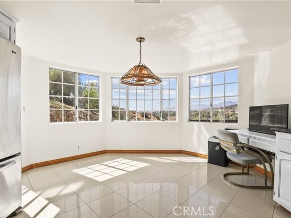 9658 Wheatland Avenue, Sunland (los Angeles) CA 91040