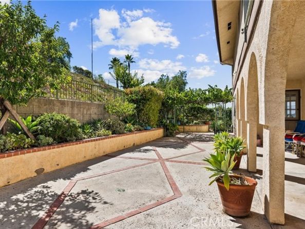 9658 Wheatland Avenue, Sunland (los Angeles) CA 91040