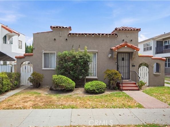 2472 Chestnut Avenue, Long Beach CA 90806