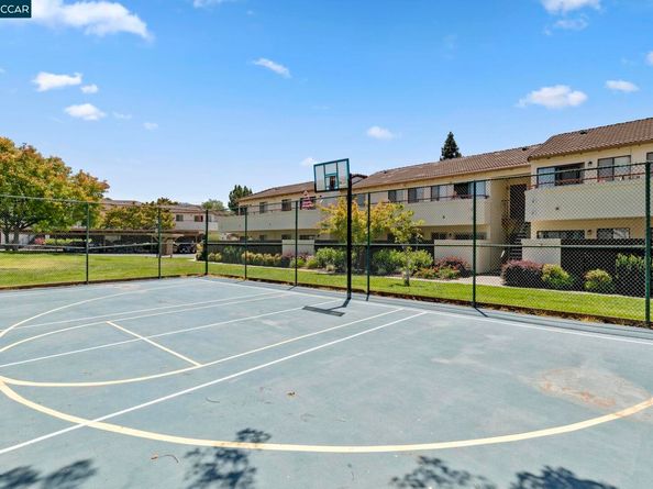 5050 Valley Crest Dr 63, Concord CA 94521