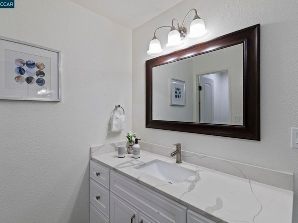 5050 Valley Crest Dr 63, Concord CA 94521