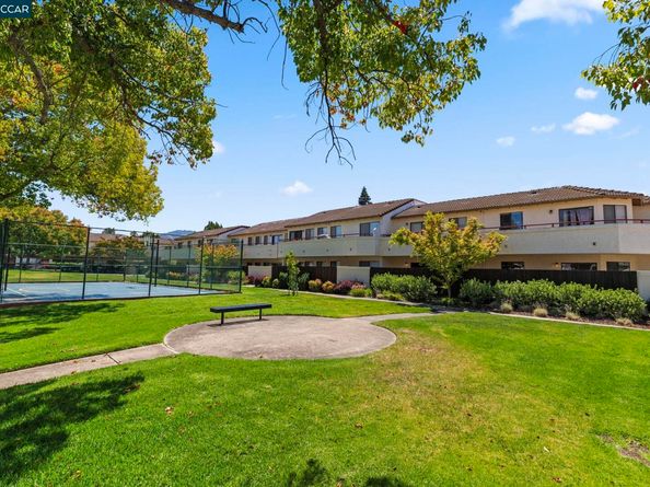 5050 Valley Crest Dr 63, Concord CA 94521
