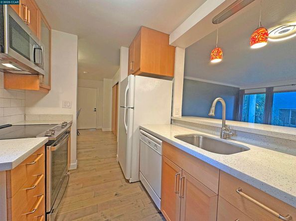 401 Monte Vista Ave 103, Oakland CA 94611