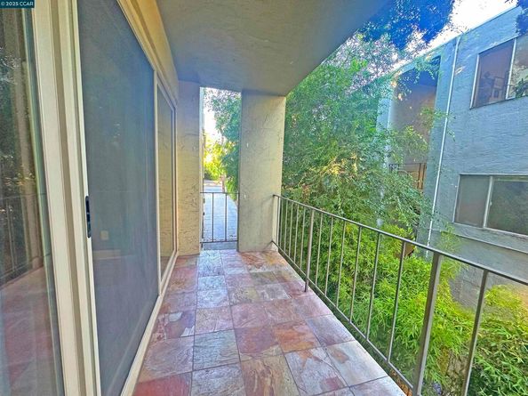401 Monte Vista Ave 103, Oakland CA 94611