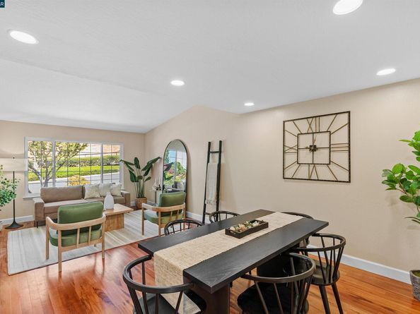 2 Rialto Dr, Clayton CA 94517