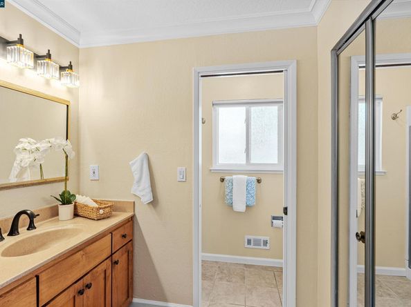 2 Rialto Dr, Clayton CA 94517