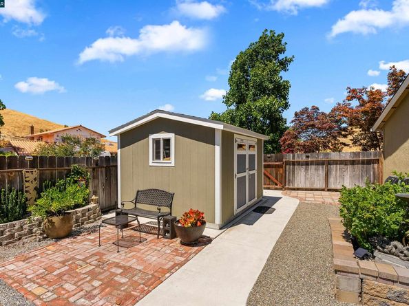 2 Rialto Dr, Clayton CA 94517