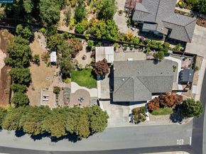 2 Rialto Dr, Clayton CA 94517