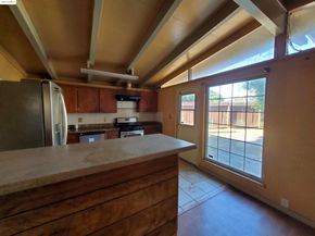 27828 Mandarin Ave, Hayward CA 94544