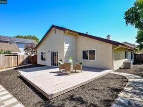 2140 Eastview Pl, Martinez CA 94553