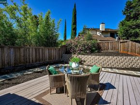 2140 Eastview Pl, Martinez CA 94553