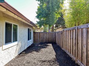 2140 Eastview Pl, Martinez CA 94553