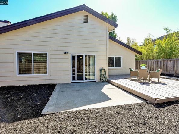 2140 Eastview Pl, Martinez CA 94553