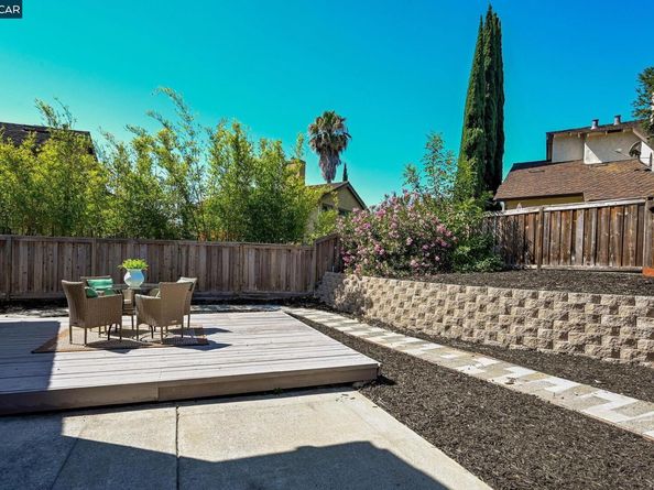 2140 Eastview Pl, Martinez CA 94553