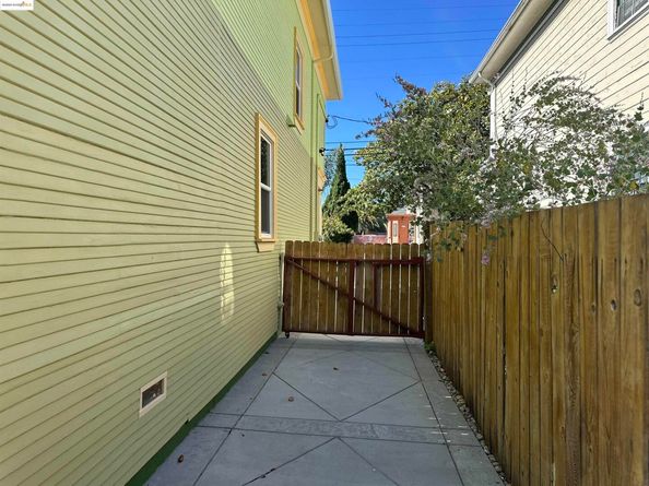 1025 56th Street, Oakland CA 94608