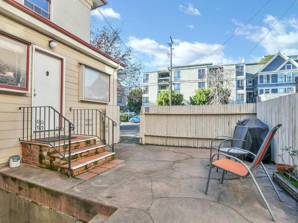 254 Perkins St., Oakland CA 94610