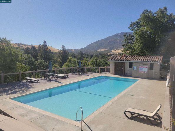 7 Clark Creek Circle, Clayton CA 94517