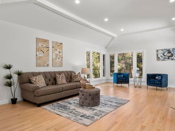 6537 Aitken Dr, Oakland CA 94611