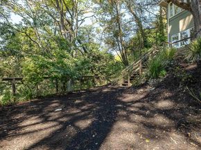 6537 Aitken Dr, Oakland CA 94611