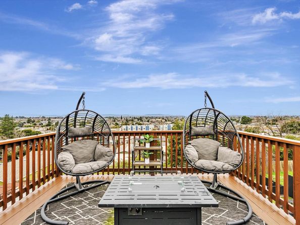 9883 Lawlor St, Oakland CA 94605