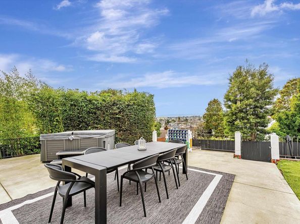 9883 Lawlor St, Oakland CA 94605
