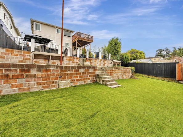 9883 Lawlor St, Oakland CA 94605