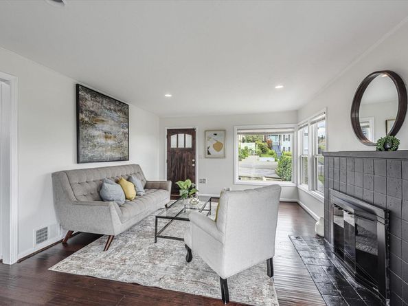 9883 Lawlor St, Oakland CA 94605