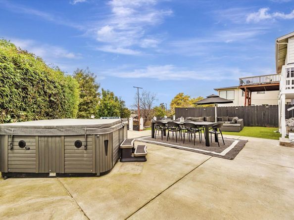 9883 Lawlor St, Oakland CA 94605