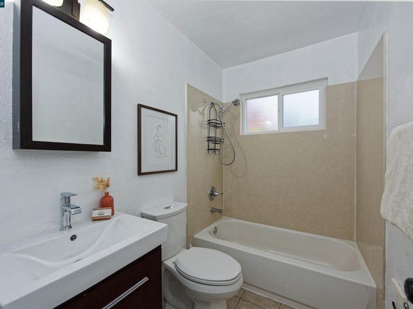 2416-2418 Kingsland Ave, Oakland CA 94601