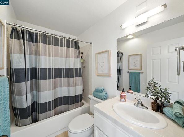505 Commodore Dr, Richmond CA 94804