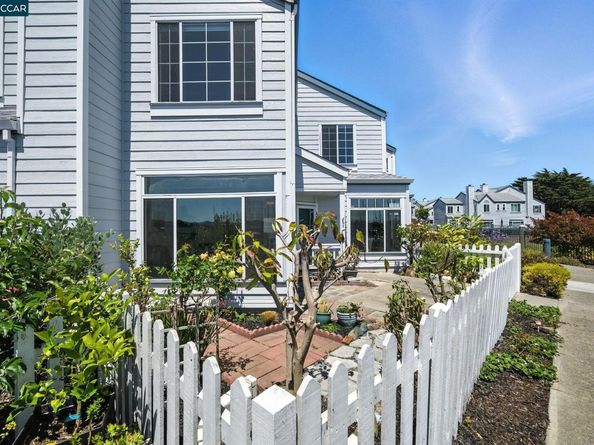 505 Commodore Dr, Richmond CA 94804