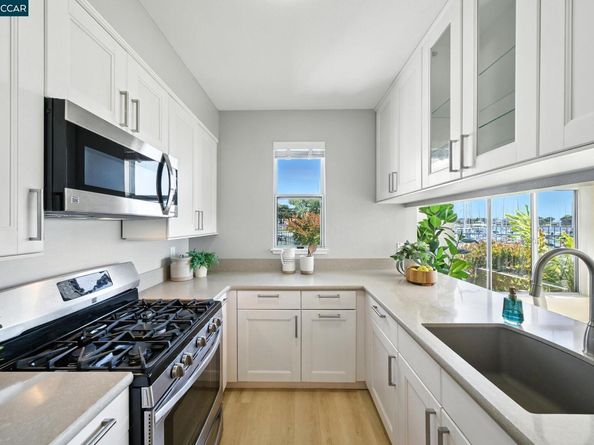 505 Commodore Dr, Richmond CA 94804