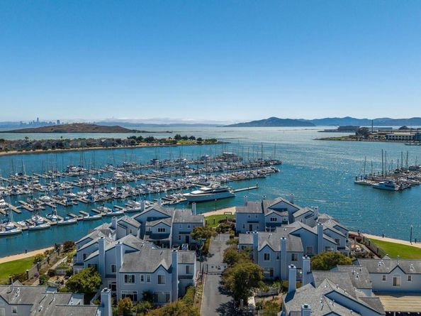 505 Commodore Dr, Richmond CA 94804