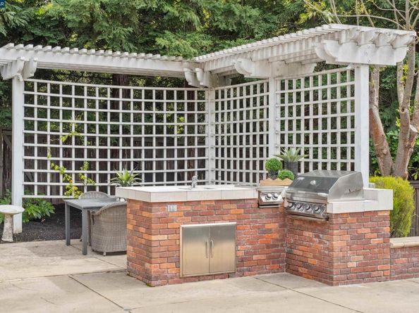 3 Brooktree Dr, Danville CA 94506