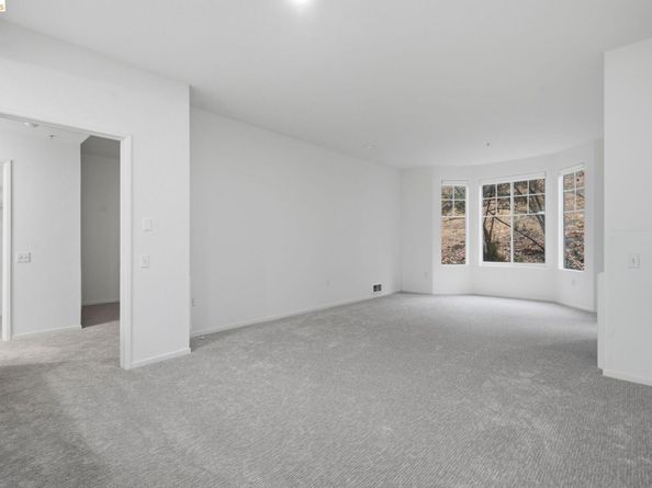 180 Caldecott 111, Oakland CA 94618