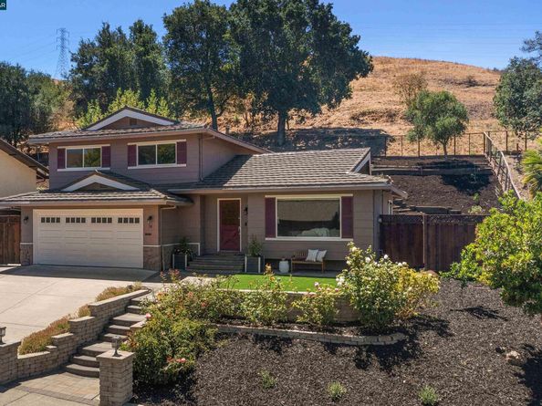 38 Buckingham Dr, Moraga CA 94556