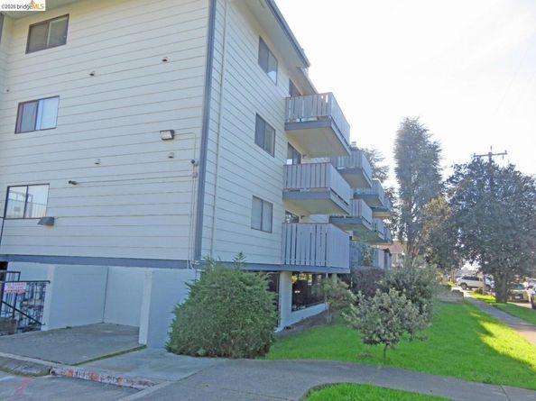 325 Valle Vista Ave 117, Hayward CA 94544