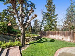 1014 Veterans Ct, Martinez CA 94553