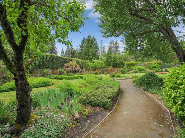3814 Happy Valley Rd, Lafayette CA 94549