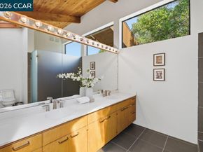 240 Tappan Ln, Orinda CA 94563