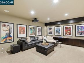 240 Tappan Ln, Orinda CA 94563