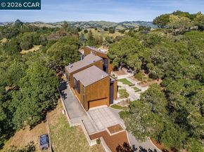 240 Tappan Ln, Orinda CA 94563