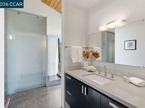 240 Tappan Ln, Orinda CA 94563