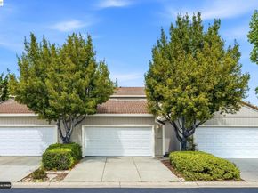2 Knoll Ct, Hercules CA 94547
