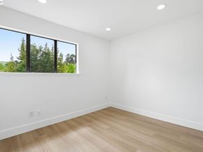2 Knoll Ct, Hercules CA 94547